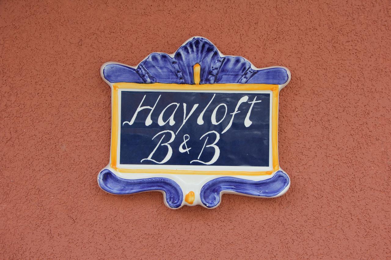 Hayloft Bed & Breakfast Корнаредо Екстериор снимка