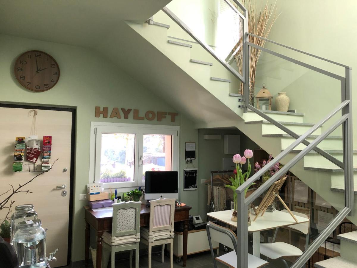 Hayloft Bed & Breakfast Корнаредо Екстериор снимка